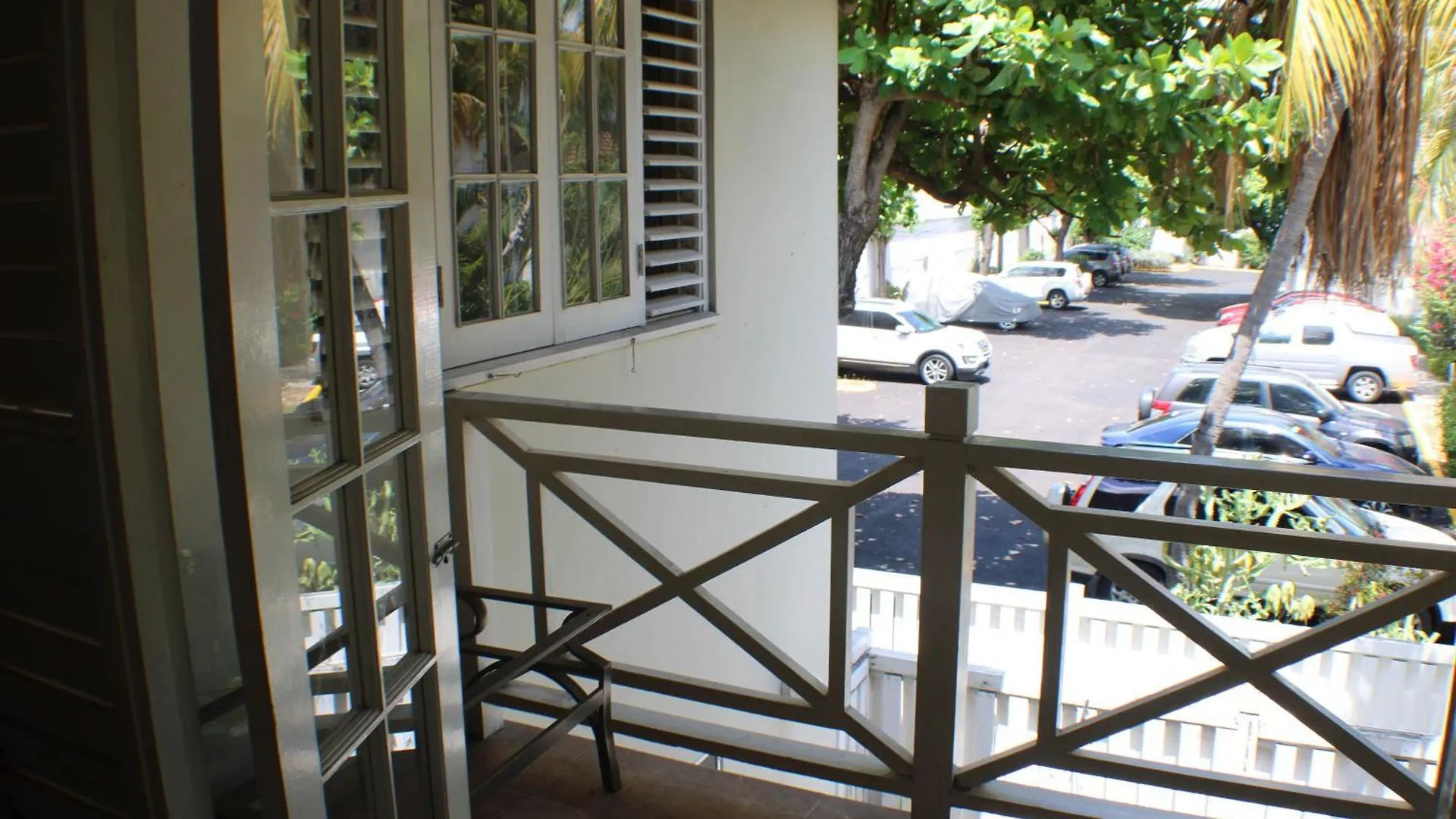 Apartment Finest Accommodation Renfrew Place 1 Bedroom Apt # 42 New Kgn 4--12 Renfrew Rd Kingston