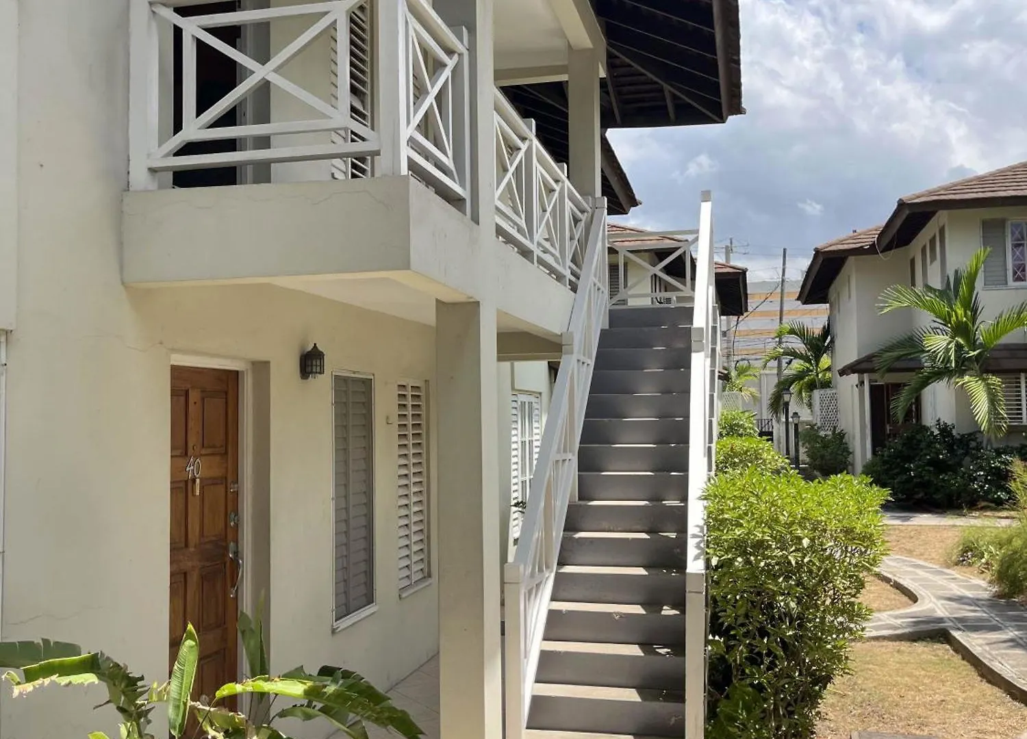 Finest Accommodation Renfrew Place 1 Bedroom Apt # 42 New Kgn 4--12 Renfrew Rd Kingston