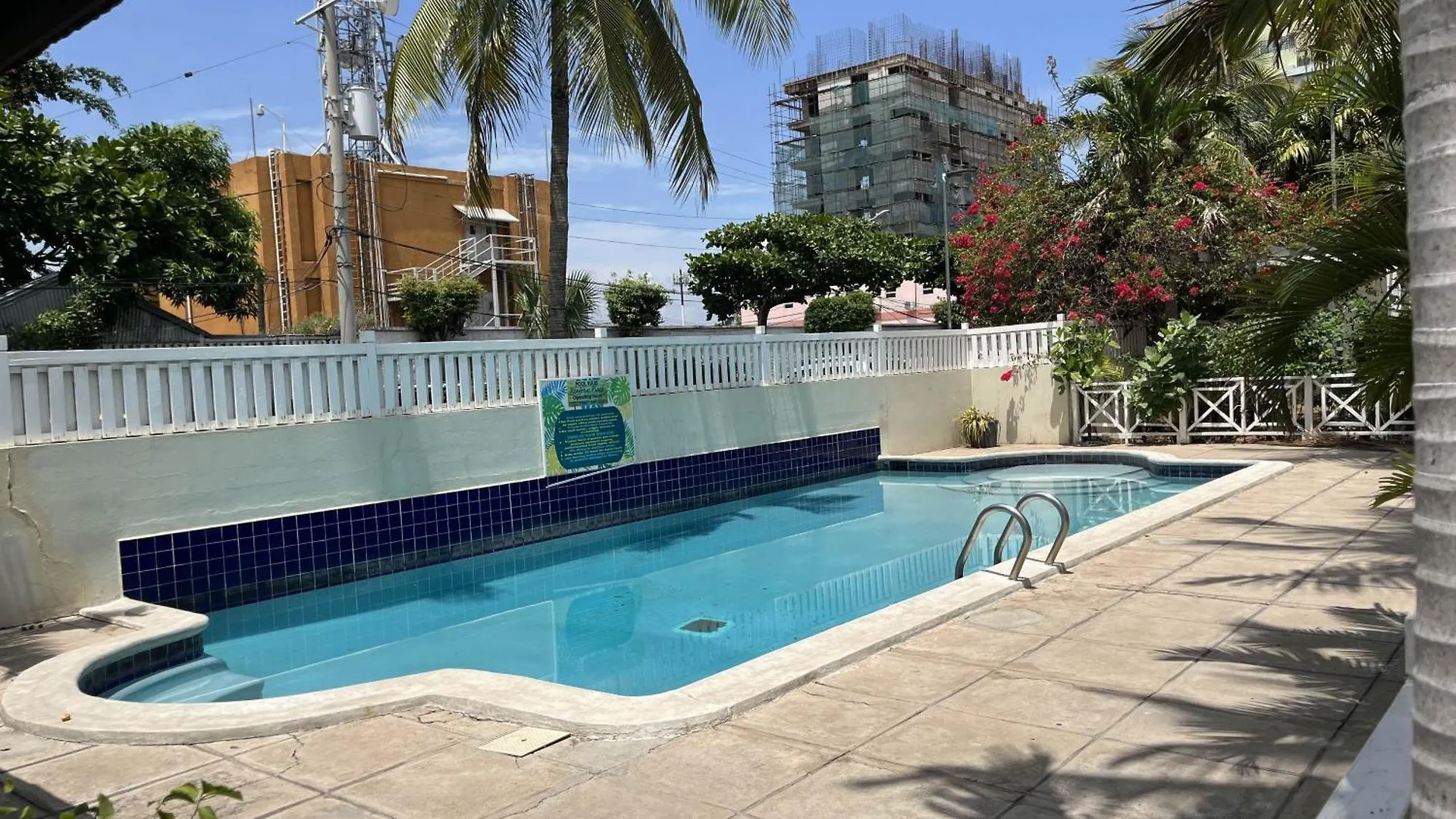 Finest Accommodation Renfrew Place 1 Bedroom Apt # 42 New Kgn 4--12 Renfrew Rd Kingston Jamaica