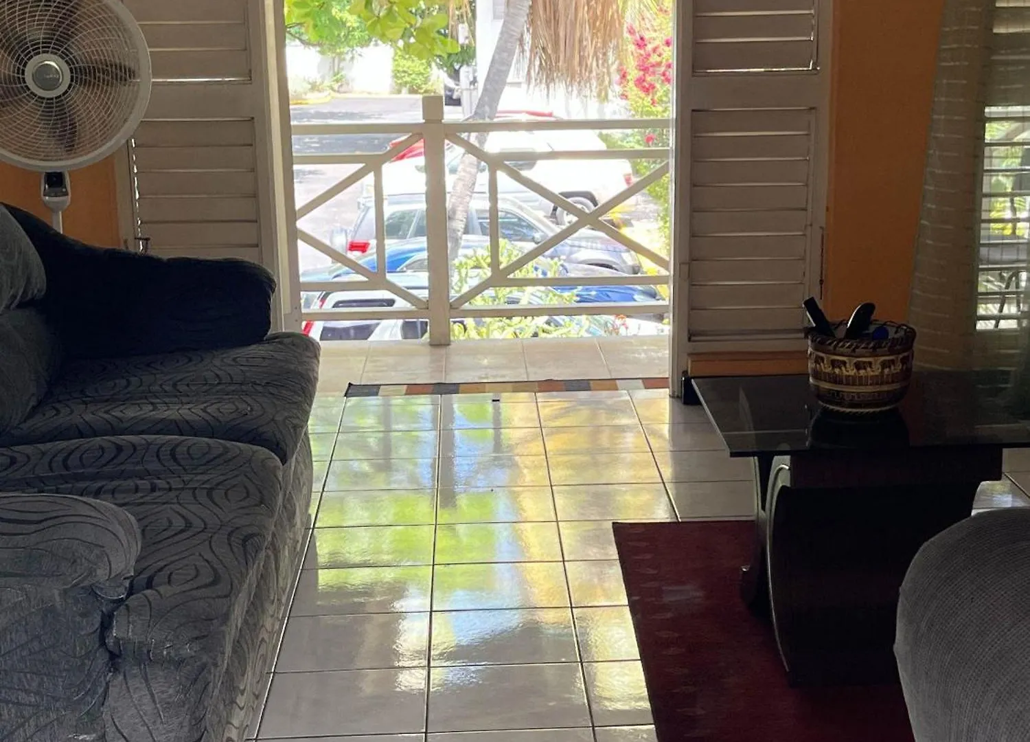 Finest Accommodation Renfrew Place 1 Bedroom Apt # 42 New Kgn 4--12 Renfrew Rd Kingston