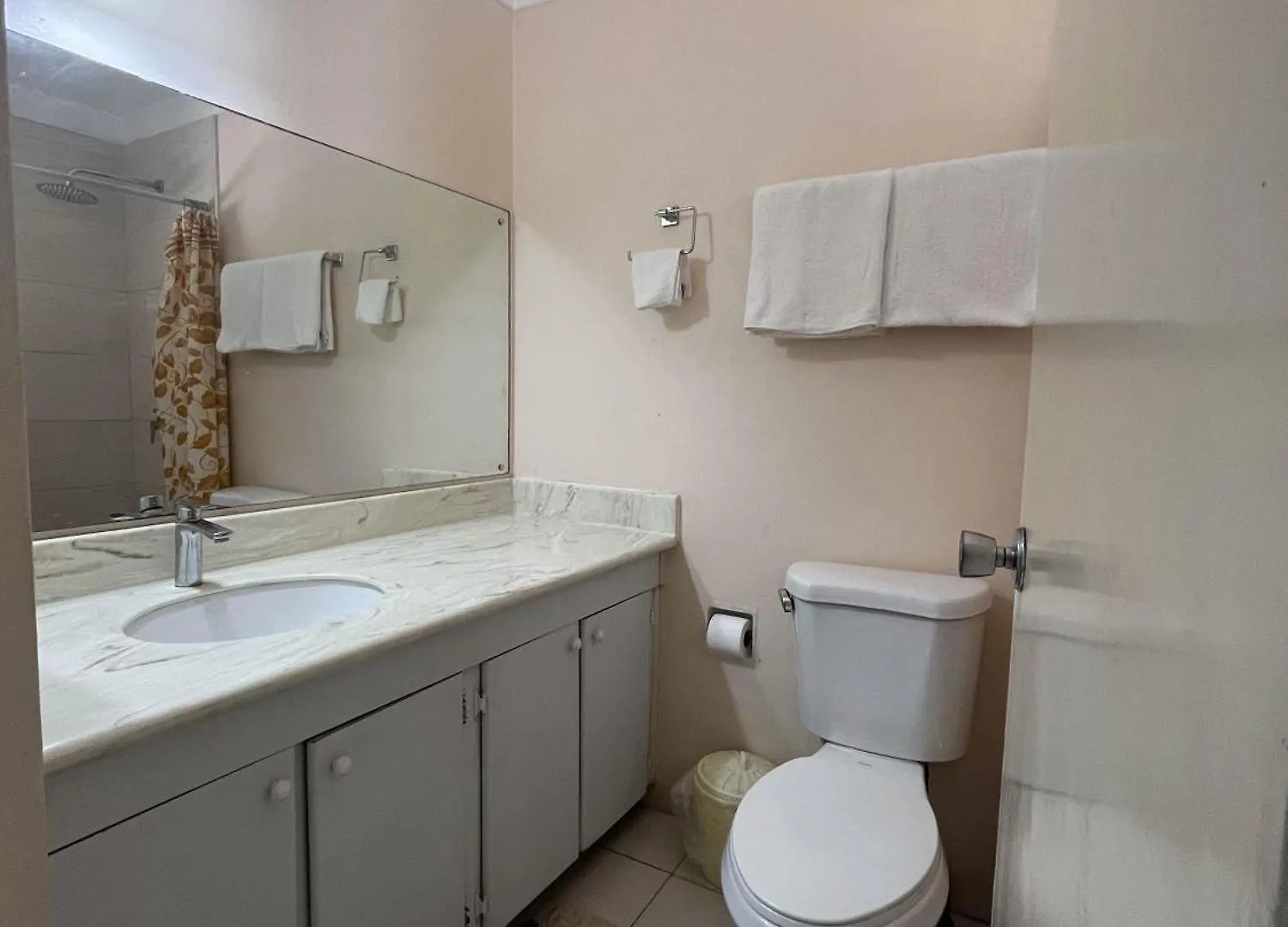 Finest Accommodation Renfrew Place 1 Bedroom Apt # 42 New Kgn 4--12 Renfrew Rd Kingston Apartment