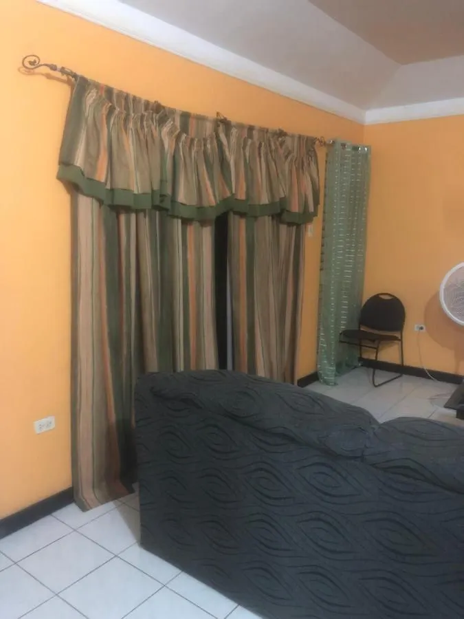 Finest Accommodation Renfrew Place 1 Bedroom Apt # 42 New Kgn 4--12 Renfrew Rd Kingston Apartmán