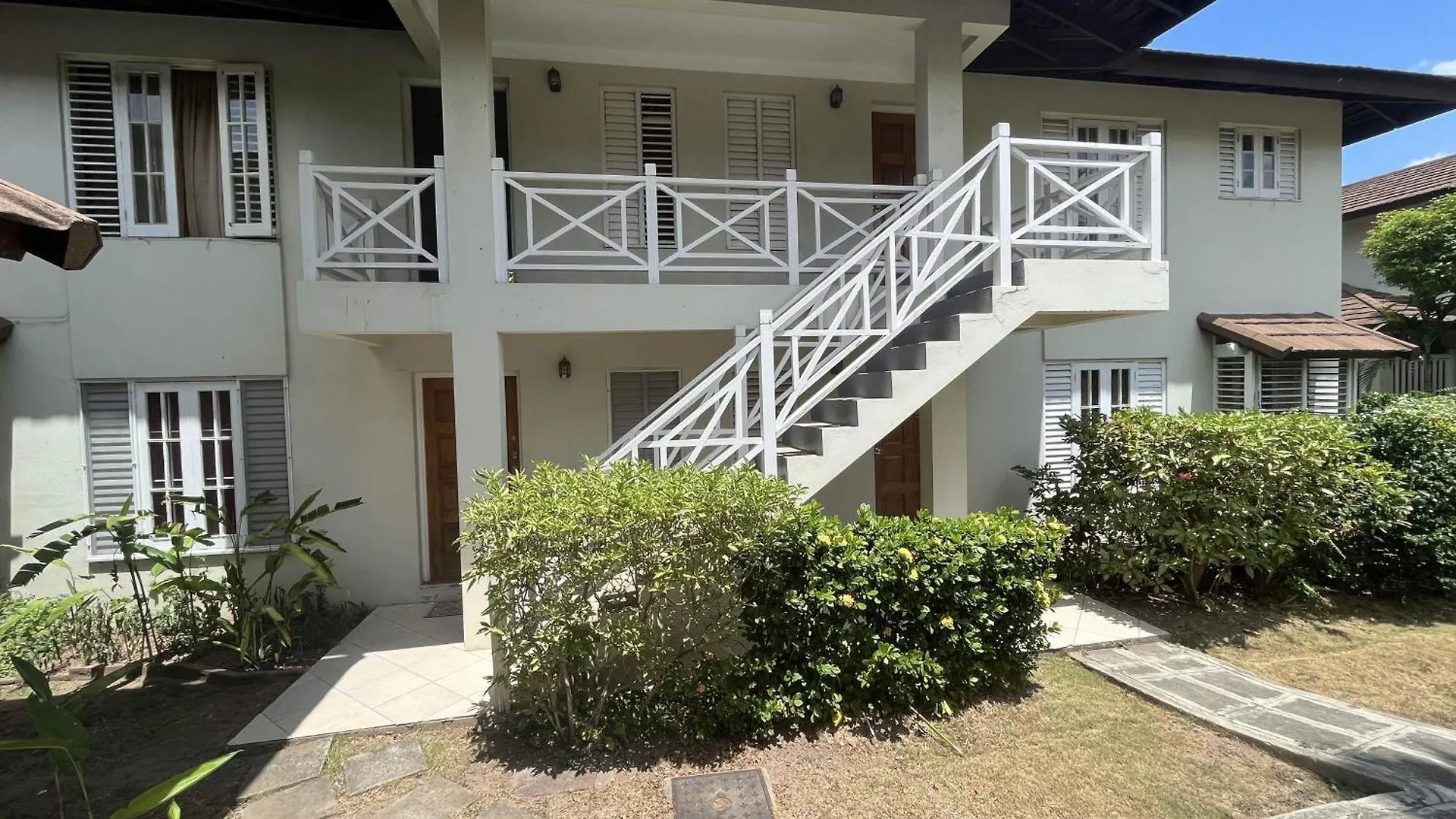 Finest Accommodation Renfrew Place 1 Bedroom Apt # 42 New Kgn 4--12 Renfrew Rd Kingston Jamajka