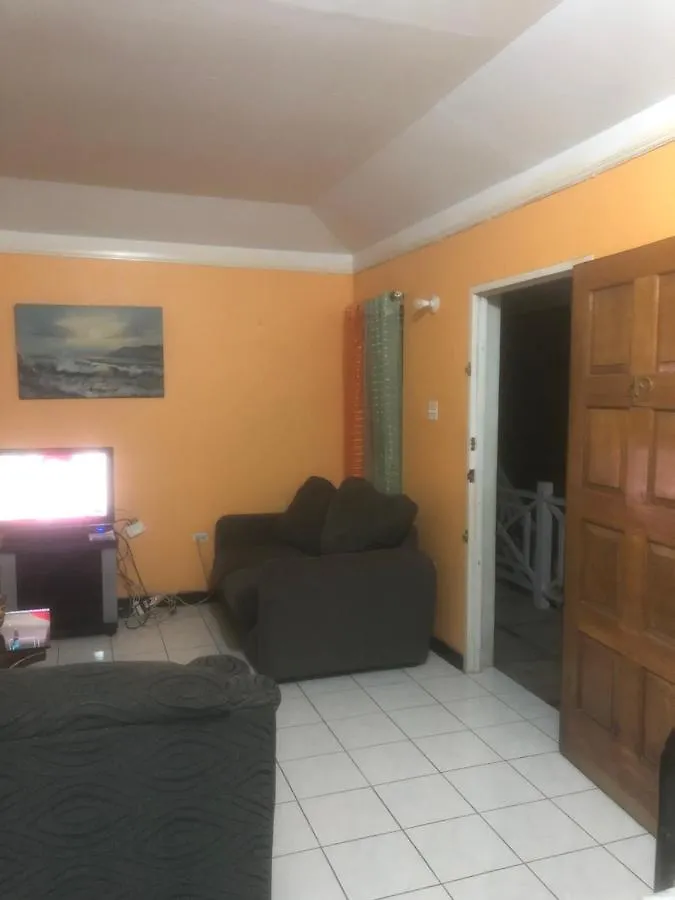 Finest Accommodation Renfrew Place 1 Bedroom Apt # 42 New Kgn 4--12 Renfrew Rd Kingston Jamaika