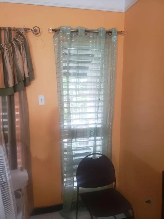 Finest Accommodation Renfrew Place 1 Bedroom Apt # 42 New Kgn 4--12 Renfrew Rd Kingston 0*,