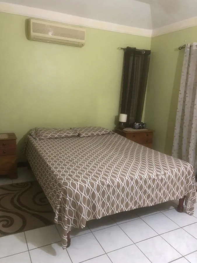 Finest Accommodation Renfrew Place 1 Bedroom Apt # 42 New Kgn 4--12 Renfrew Rd Kingston