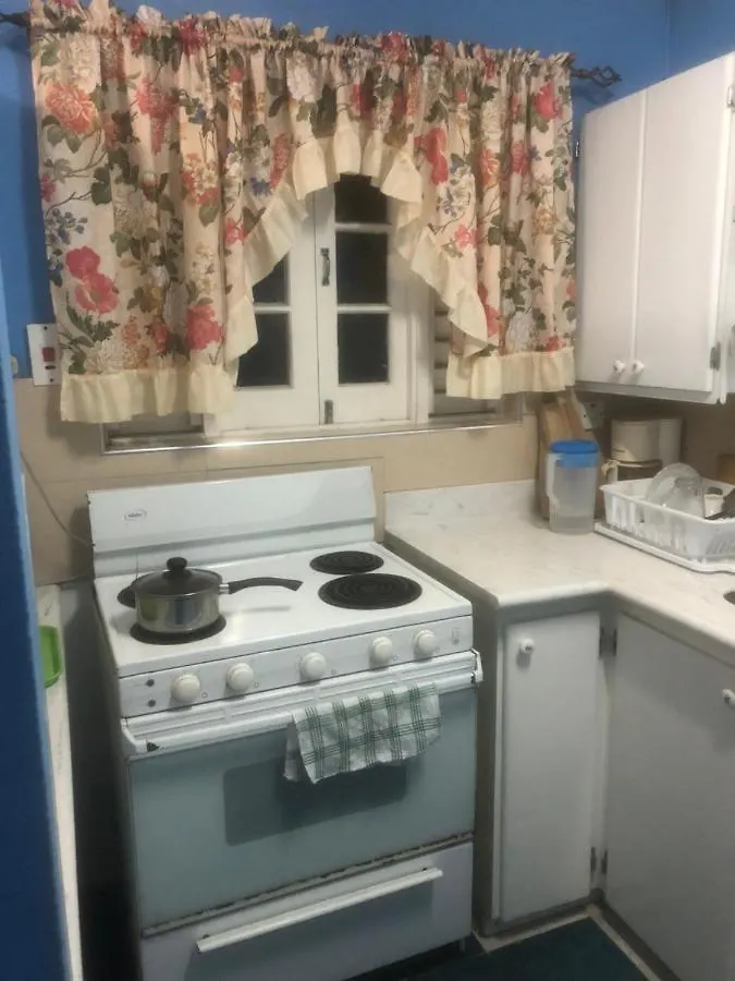 Finest Accommodation Renfrew Place 1 Bedroom Apt # 42 New Kgn 4--12 Renfrew Rd Kingston 0*,