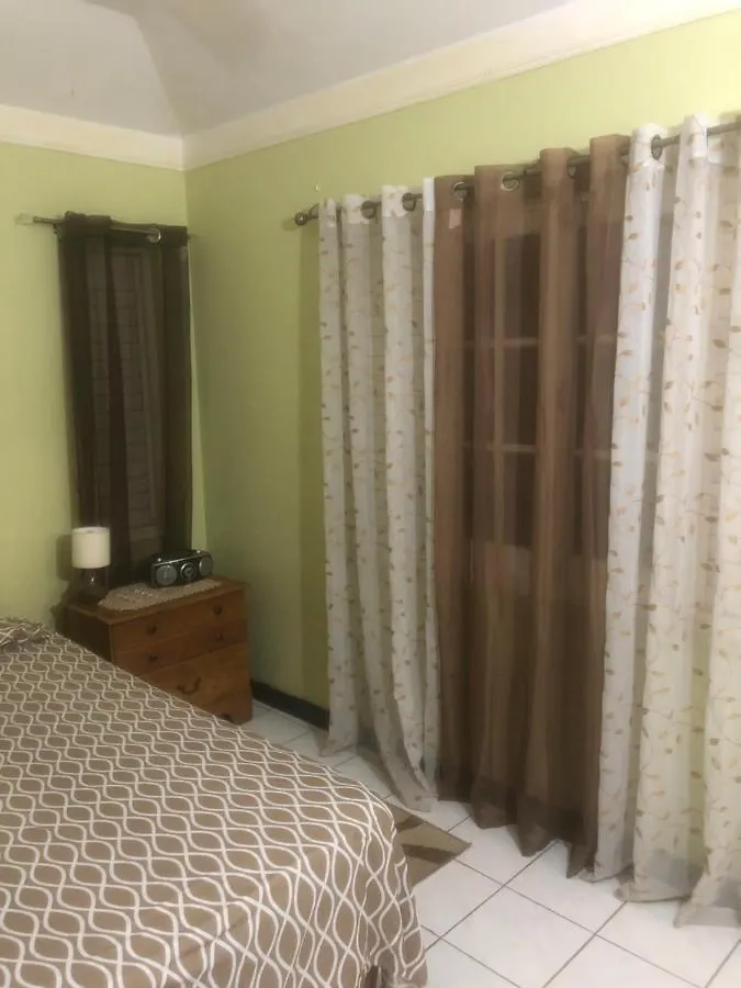 Finest Accommodation Renfrew Place 1 Bedroom Apt # 42 New Kgn 4--12 Renfrew Rd Kingston