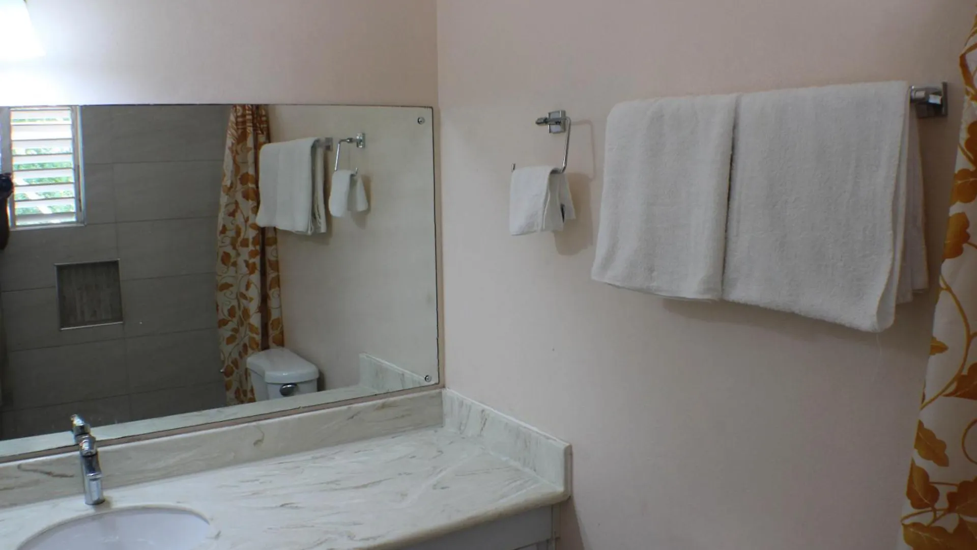 Apartment Finest Accommodation Renfrew Place 1 Bedroom Apt # 42 New Kgn 4--12 Renfrew Rd Kingston