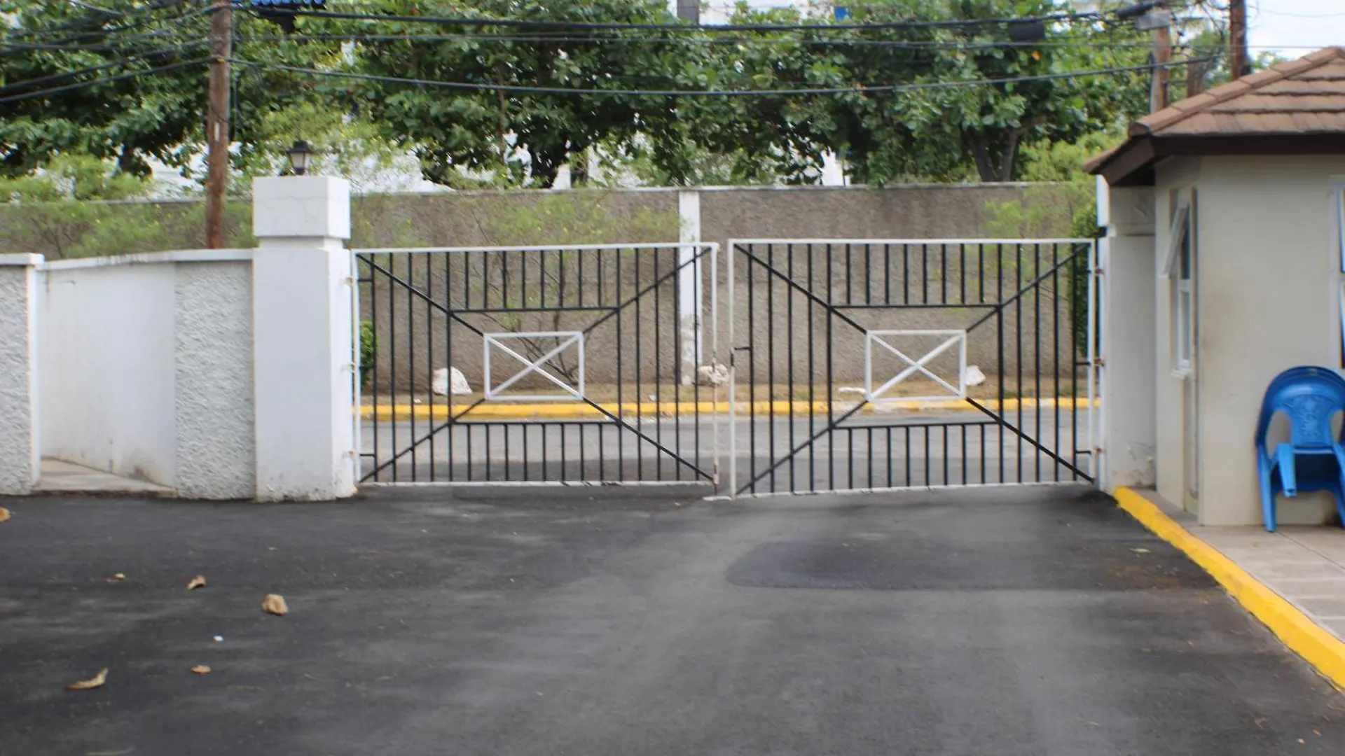 Apartment Finest Accommodation Renfrew Place 1 Bedroom Apt # 42 New Kgn 4--12 Renfrew Rd Kingston