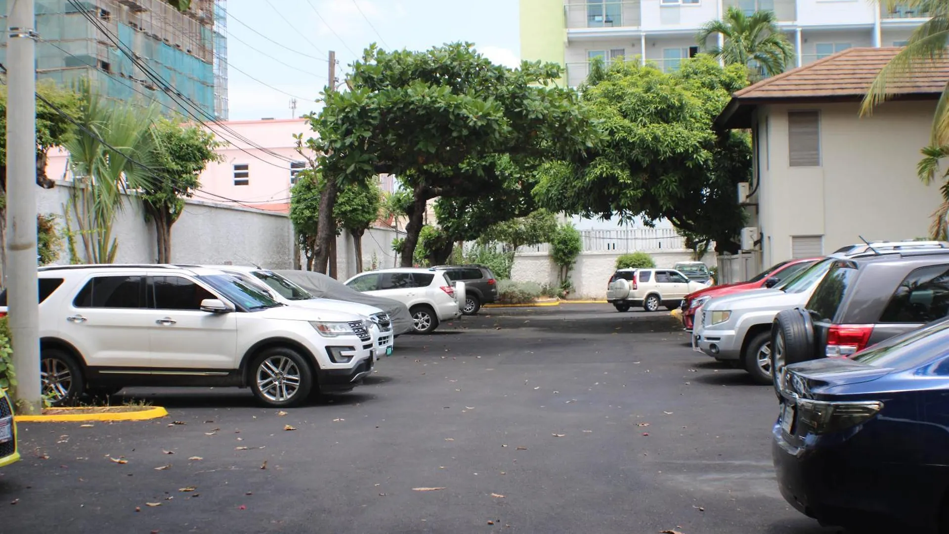 Finest Accommodation Renfrew Place 1 Bedroom Apt # 42 New Kgn 4--12 Renfrew Rd Kingston Apartment