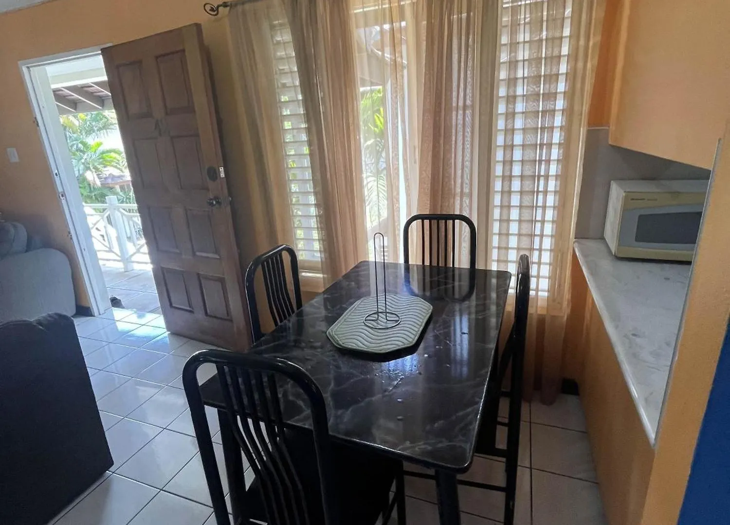 Finest Accommodation Renfrew Place 1 Bedroom Apt # 42 New Kgn 4--12 Renfrew Rd Kingston 0*,