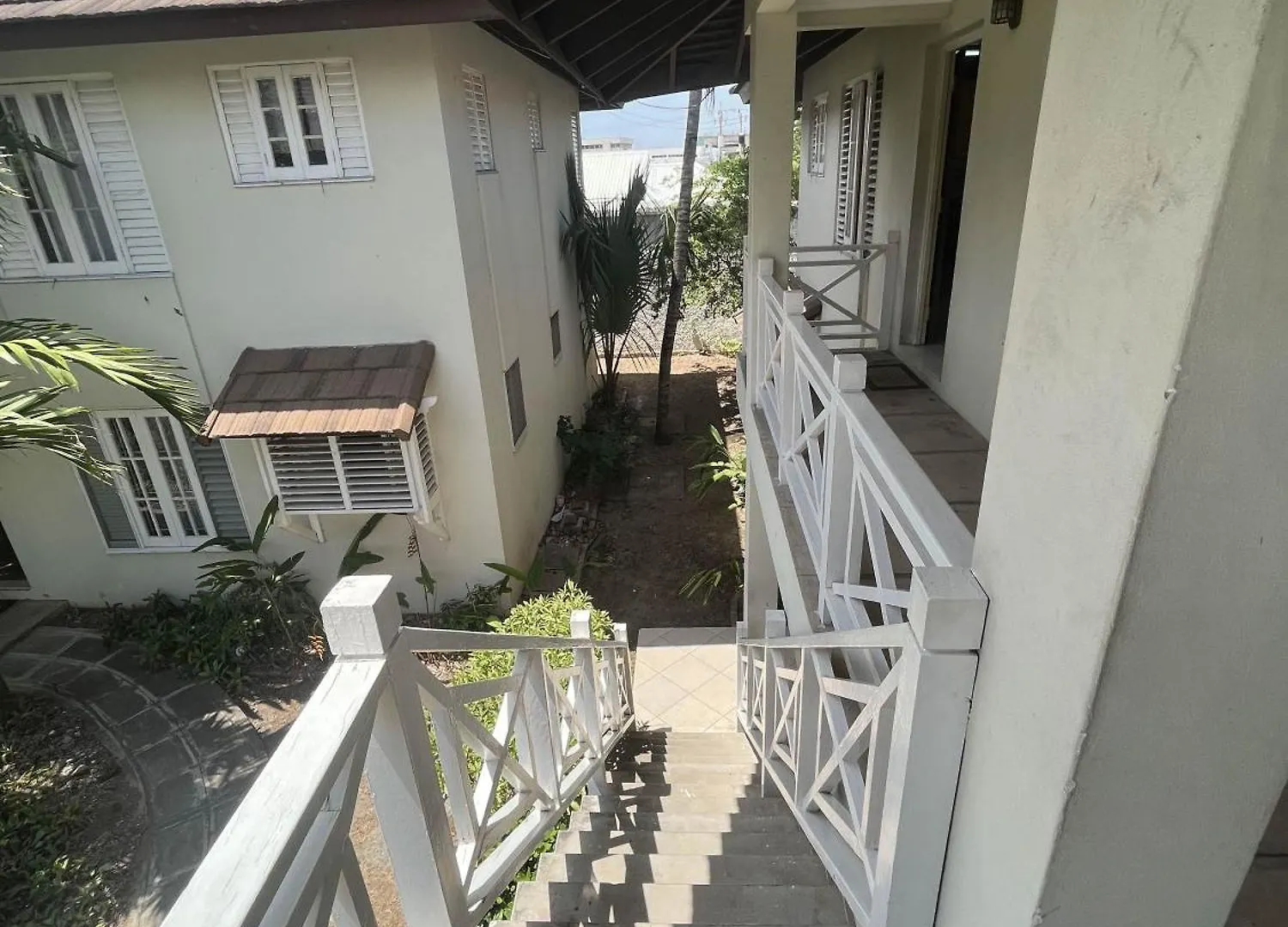 Finest Accommodation Renfrew Place 1 Bedroom Apt # 42 New Kgn 4--12 Renfrew Rd Kingston