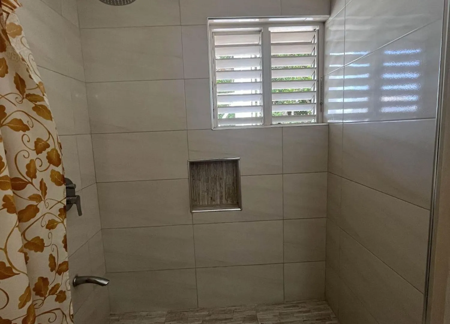 Finest Accommodation Renfrew Place 1 Bedroom Apt # 42 New Kgn 4--12 Renfrew Rd Kingston