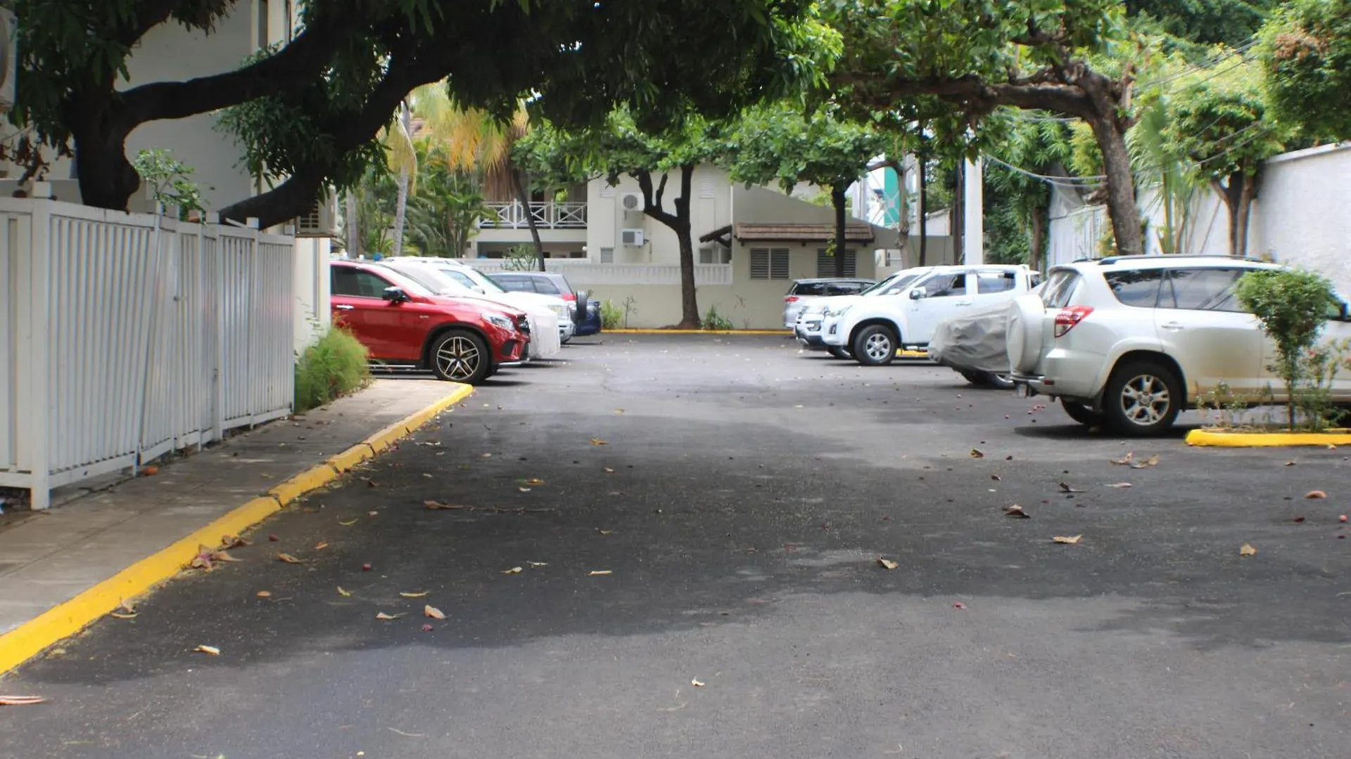 Finest Accommodation Renfrew Place 1 Bedroom Apt # 42 New Kgn 4--12 Renfrew Rd Kingston Apartment