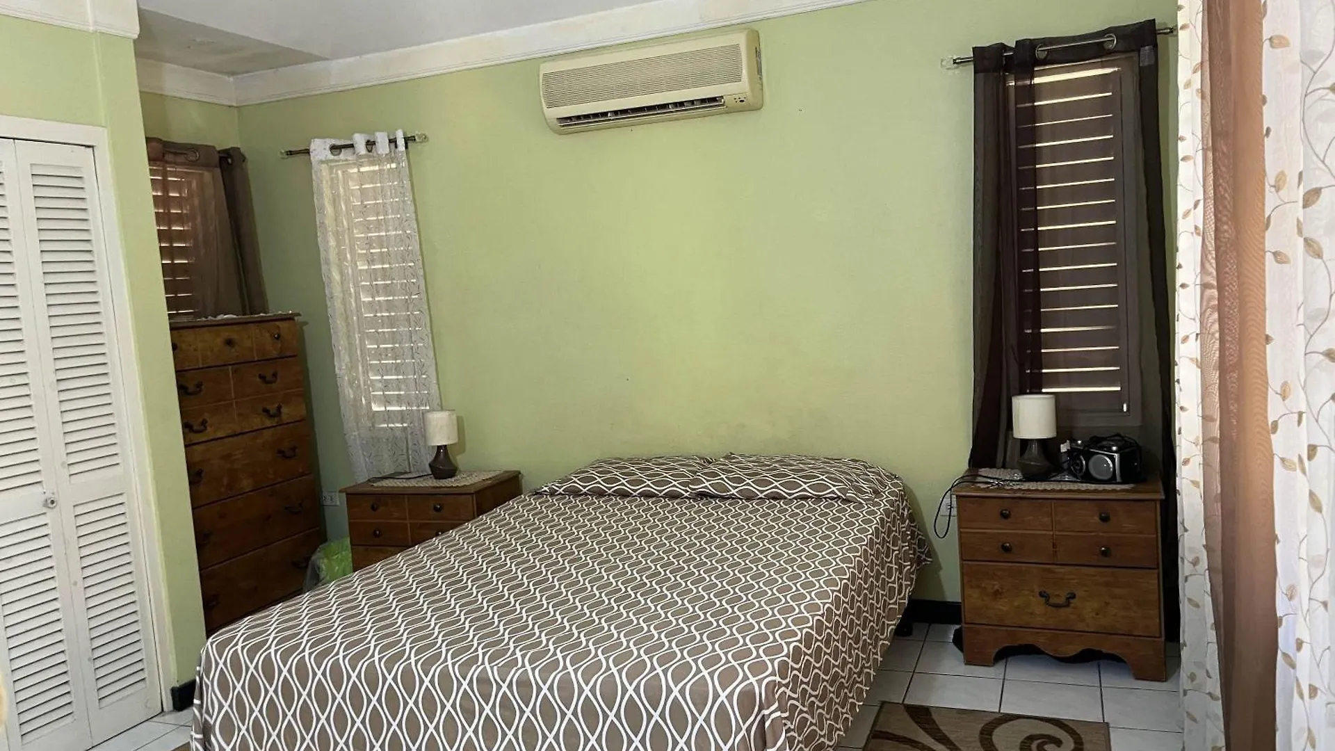 Apartment Finest Accommodation Renfrew Place 1 Bedroom Apt # 42 New Kgn 4--12 Renfrew Rd Kingston Jamaica